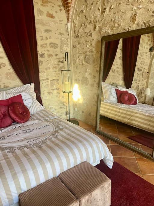 Cozy Flat In Castle Near Fontainebleau - 10 Min Apartment Fleury-en-Biere Exterior photo