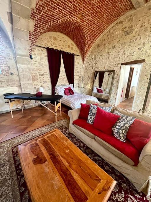 Cozy Flat In Castle Near Fontainebleau - 10 Min Apartment Fleury-en-Biere Exterior photo
